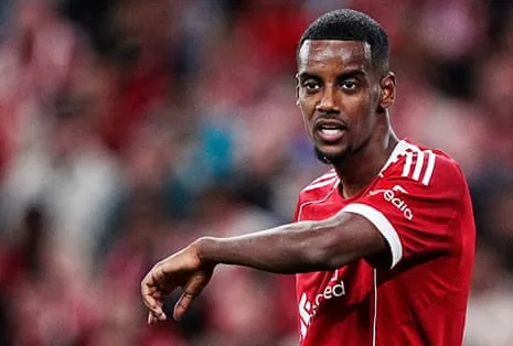 Isak's First Appearance Delivers Star Power Despite Evident Lack of Match Fitness