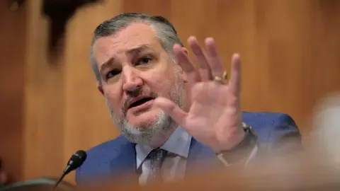 Lawmaker Cruz Compares American Media Oversight Body to ‘Mafioso’ on Jimmy Kimmel Show